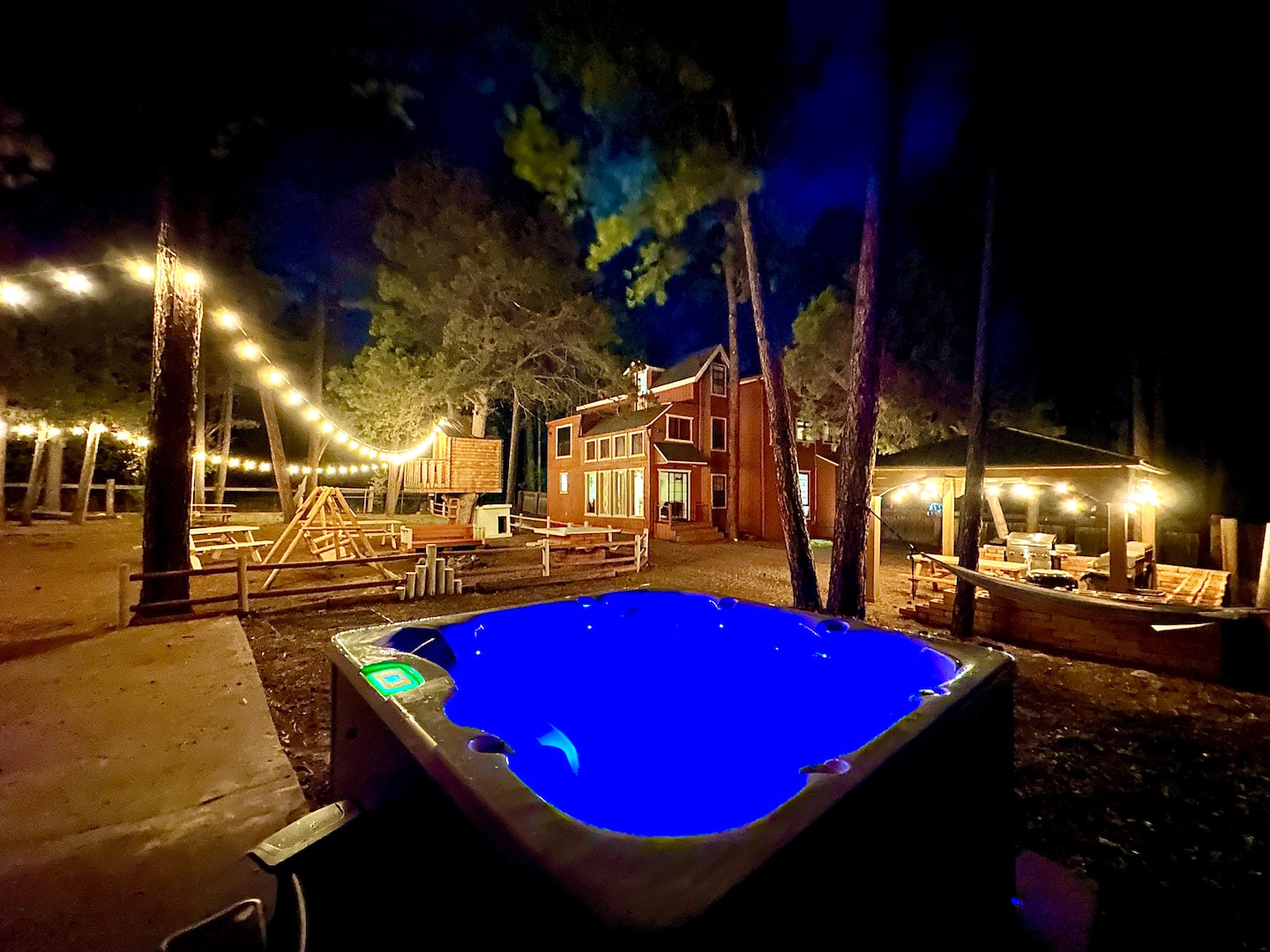 Mohave Cabin with Treehouse in Lakeside, AZ — sleeps 33