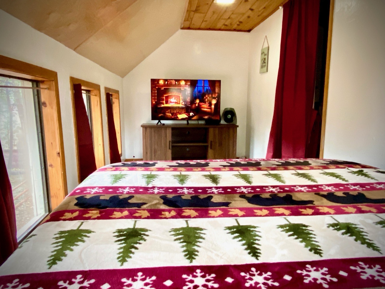 Mohave Cabin bunk room with plaid quilts and TV