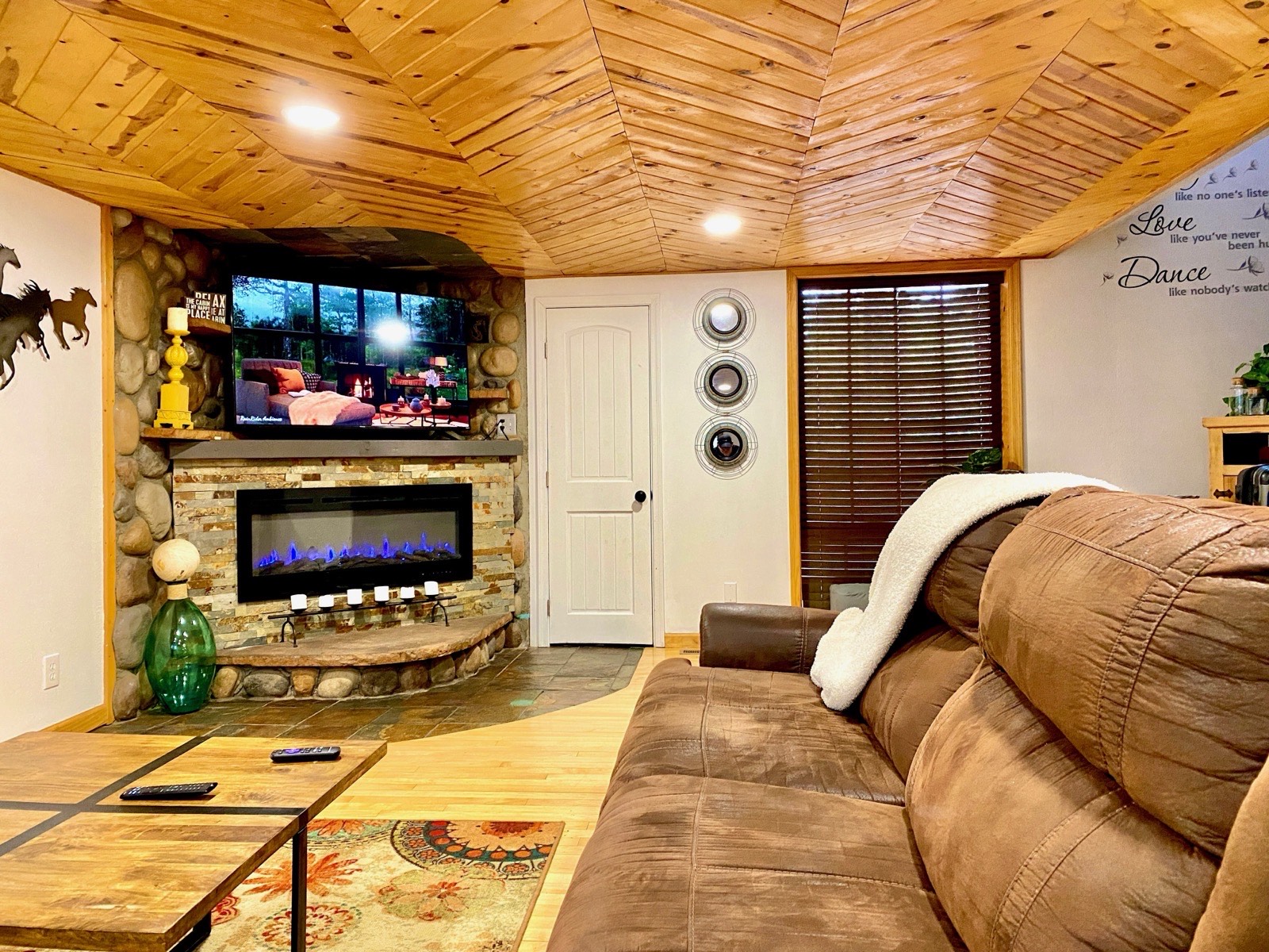 Mohave Cabin living room with fireplace and TV