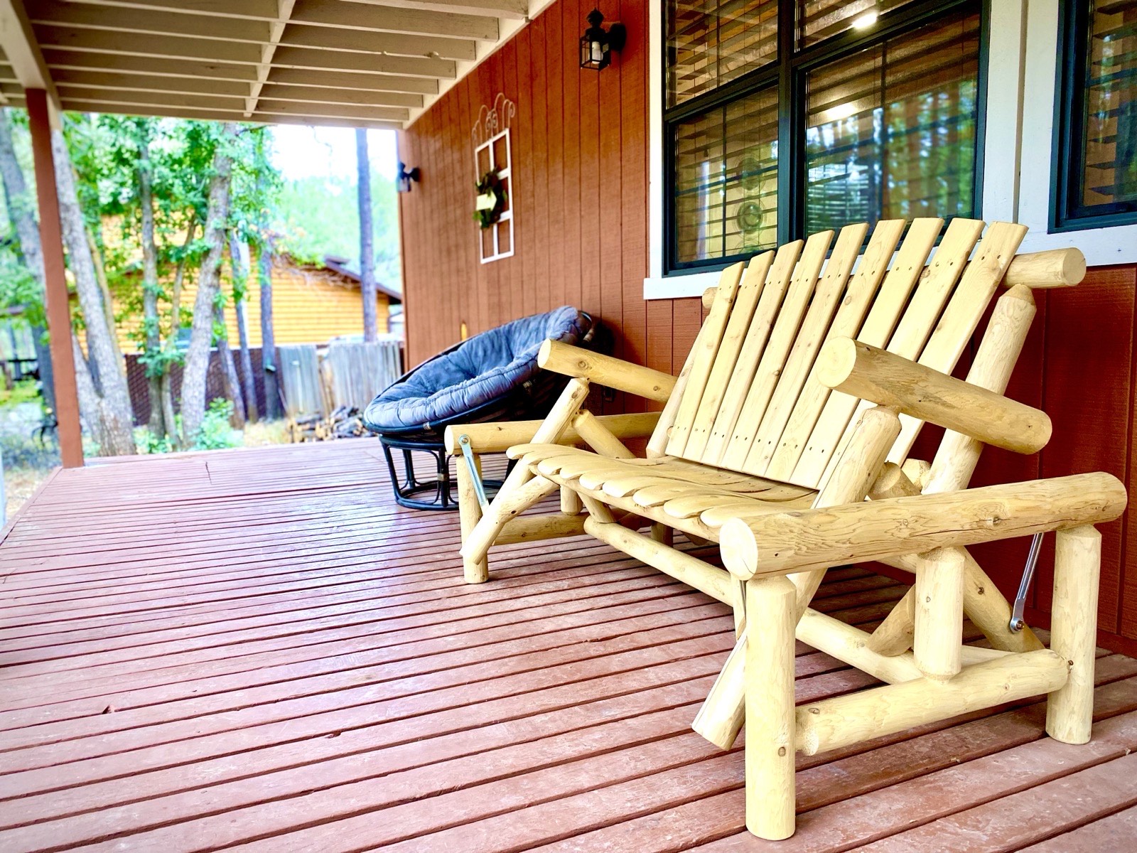 Deck seating at Mohave Cabin with a Treehouse