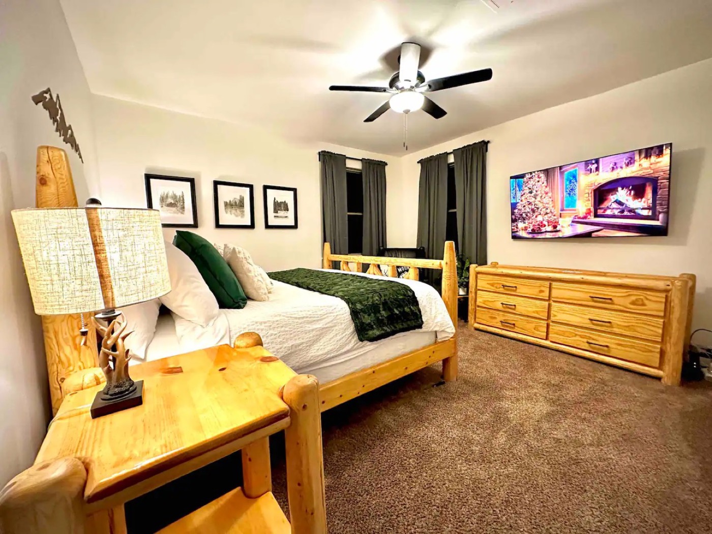 Parkway Lodge master bedroom