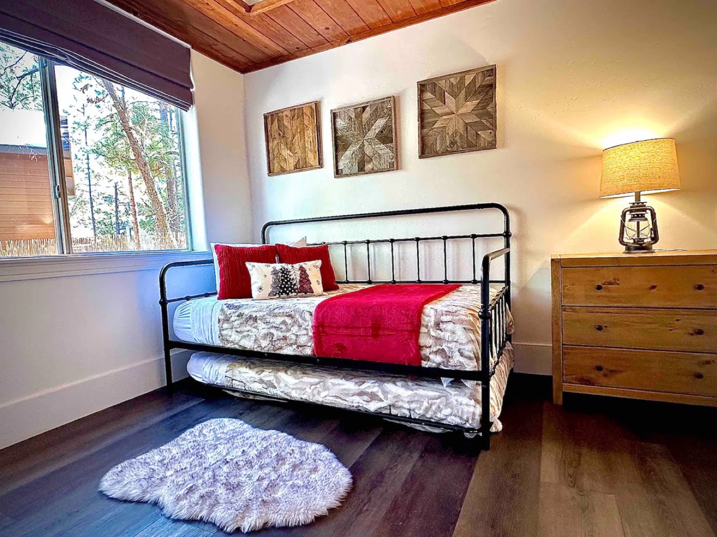 Parkway Lodge bedroom 2