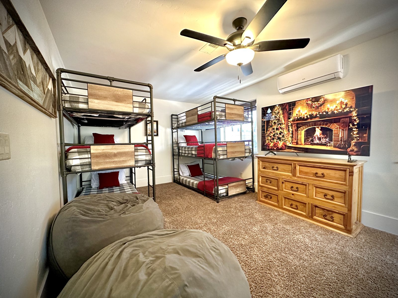 Parkway Lodge kids bunk room, sleeps a crowd
