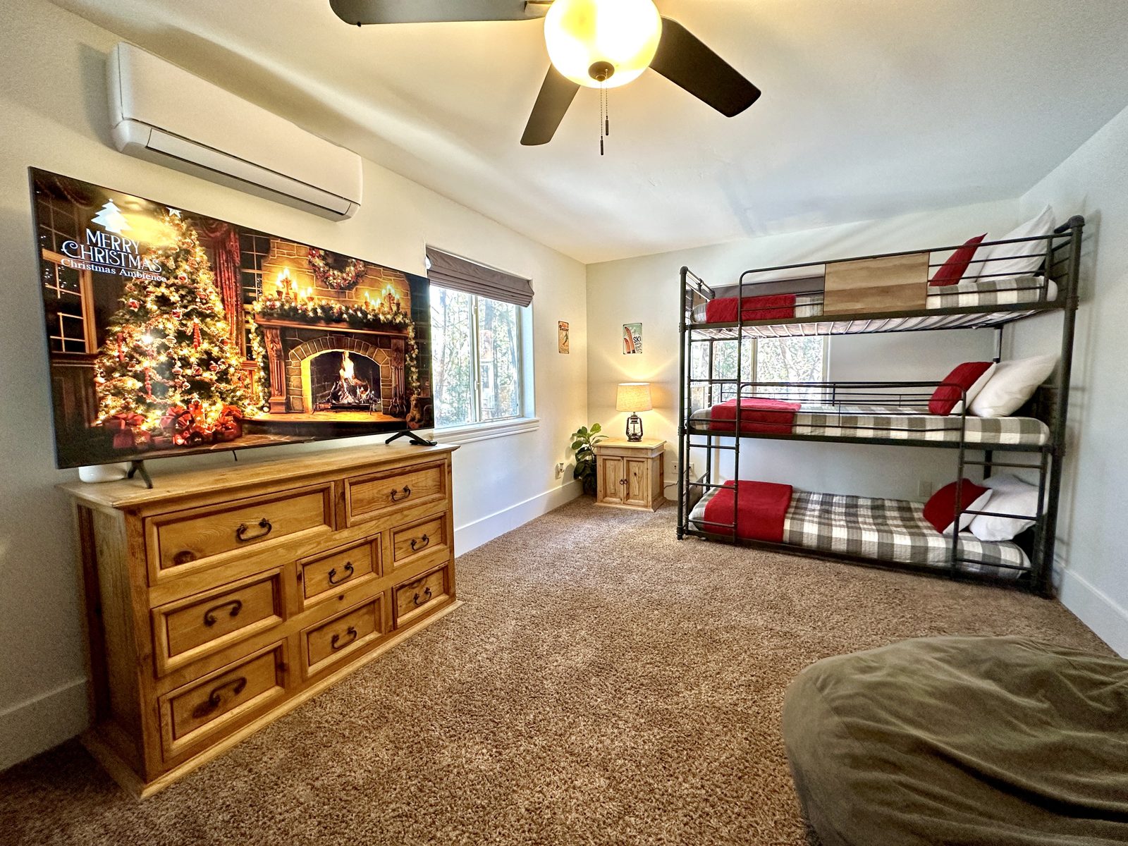 Parkway Lodge bunk room with triple bunk beds