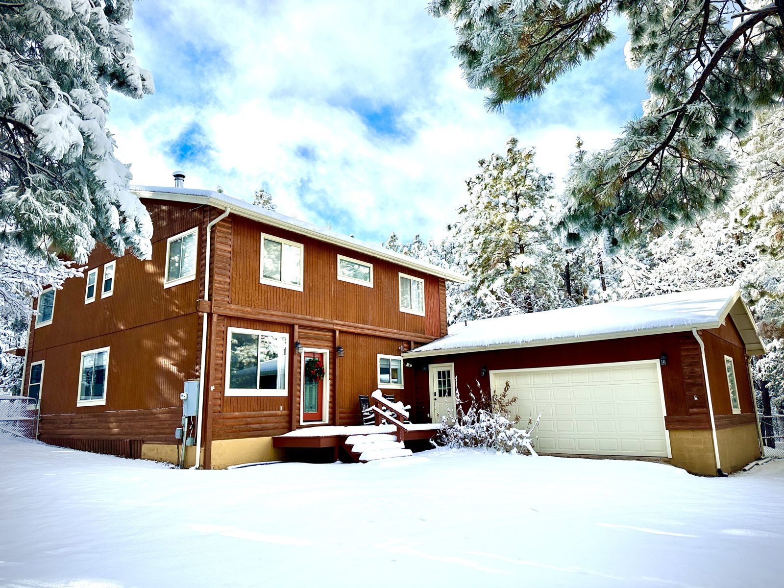 Parkway Lodge cabin in the snow, Lakeside Arizona