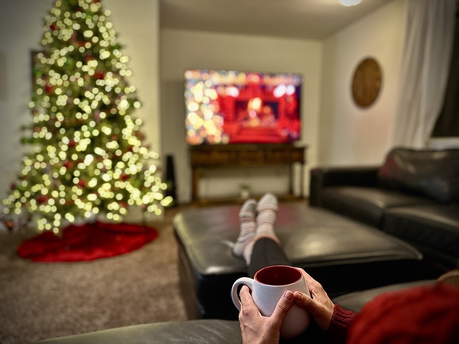 Cozy living room with large TV at Parkway Lodge